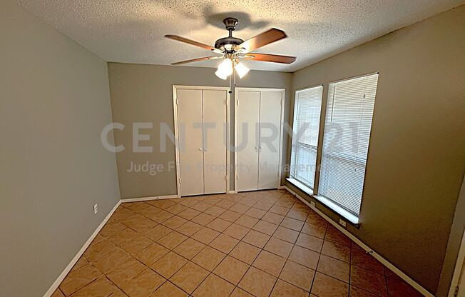 Cute 2-Story 3/3/2 Townhome in Irving For Rent!