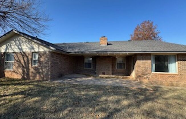 4 beds, 2 baths, $1,600