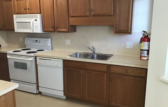 2 beds, 1 bath, 1,008 sqft, $1,600