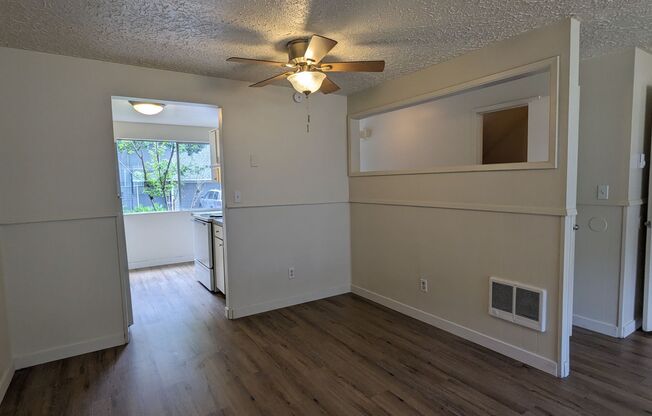 3 beds, 1.5 baths, 1,500 sqft, $1,893, Unit 2712-3