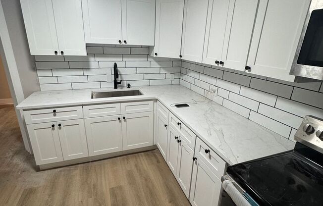 Spacious 6 bedroom - **1 MONTH FREE RENT**