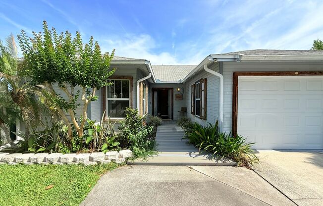 Spacious 2BR Duplex – Prime Location!
