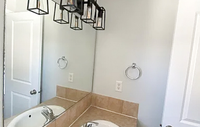 Charming Southeast Portland Home for Rent. 4 bedrooms and 2.5 baths!!!