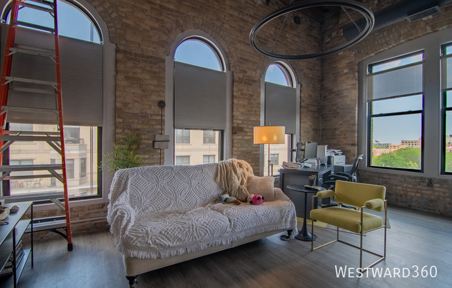 525 N HALSTED ST