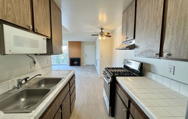 Studio, 1 bath, 375 sqft, $1,950, Unit 34 08