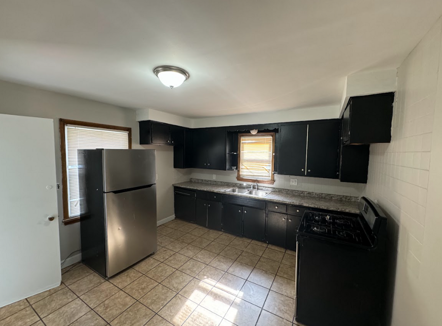 Single Family Home 3 beds 1 bath FOR RENT!
