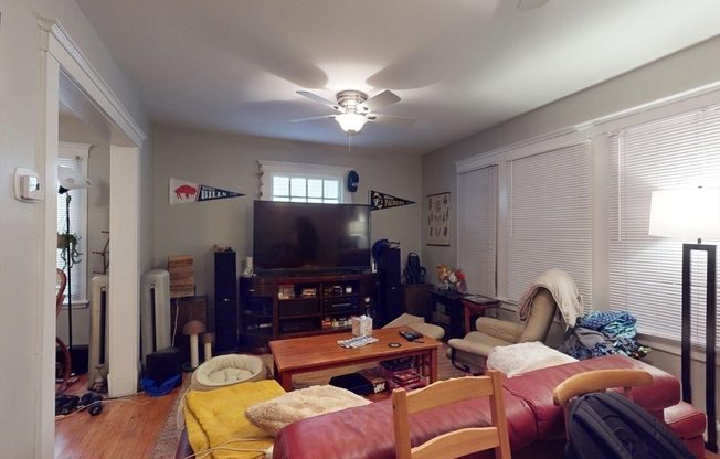 3 beds, 1 bath, 1,000 sqft, $3,300, Unit 1