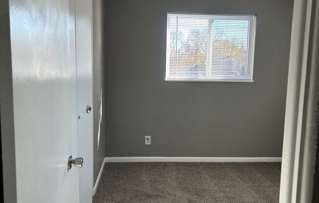 2 beds, 1 bath, 750 sqft, $1,070, Unit B06 1066 07