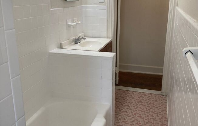 1 bed, 1 bath, 700 sqft, $1,349, Unit 42-3