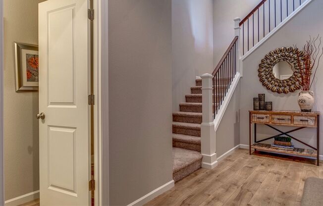 Beautiful 4 BD* 2.5 BA* *CORNER LOT* Single Family Home Located In Sought After Abbey Creek Community In North Bethany! *Spectacular Location!/Highly Rated Schools/ Minutes to Intel, Nike & Downtown!*