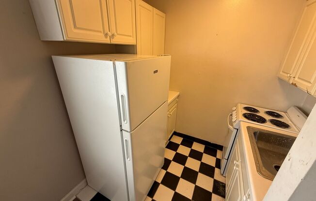 Studio, 1 bath, 400 sqft, $850, Unit #311