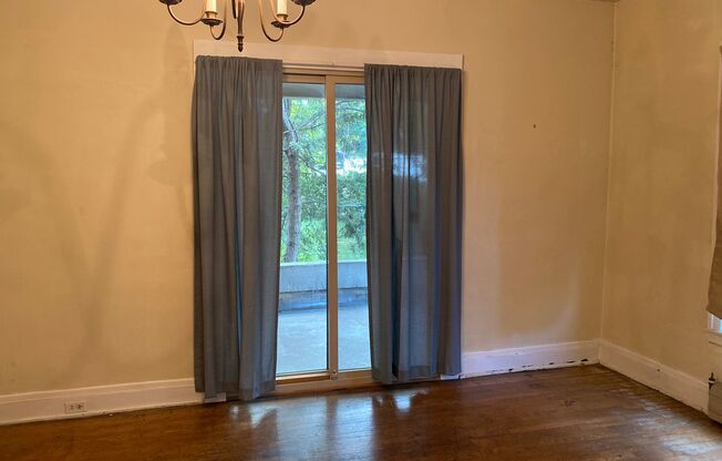 3 beds, 1.5 baths, $2,100, Unit 905 Maryland Apt 2