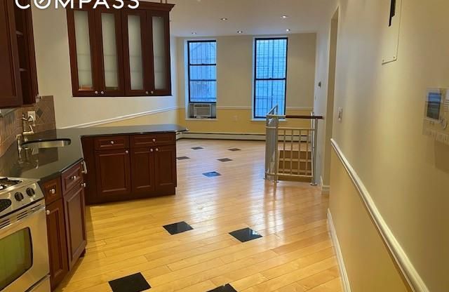 307 E 105 ST