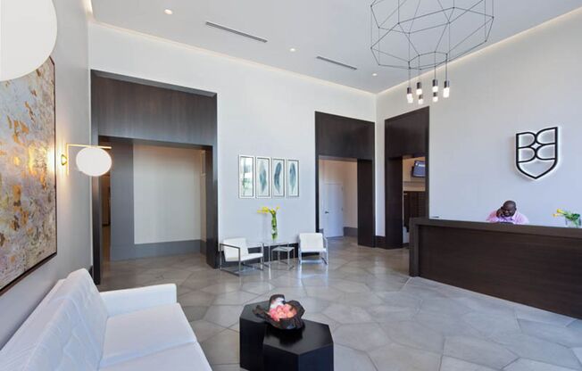 1 bed, 1 bath, 829 sqft, $1,665, Unit 906