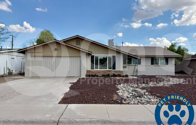 537 E LAGUNA DR