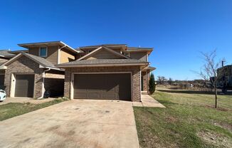 Perfect 3 Bedroom 2.5 Bathroom 2 Car Garage In Moore!