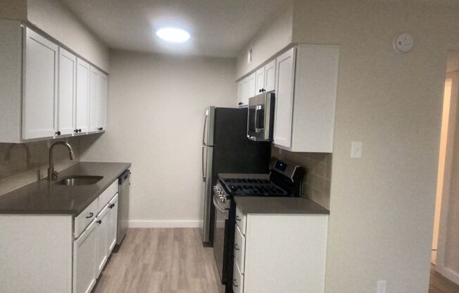 2 beds, 1 bath, 900 sqft, $1,450, Unit LAW11-101