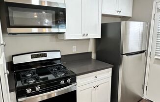 2 beds, 1 bath, $3,300, Unit Unit F