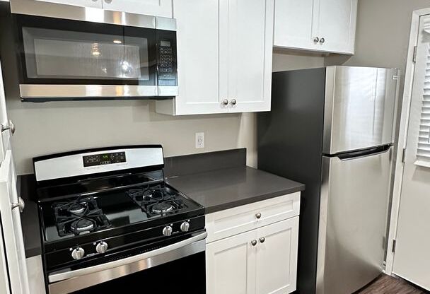 2 beds, 1 bath, $3,300, Unit Unit F