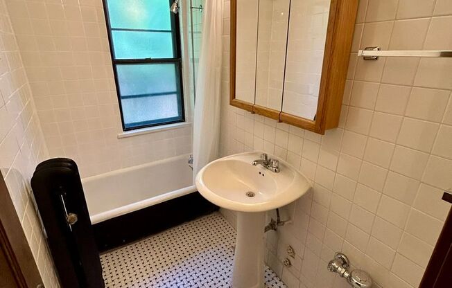 Studio, 1 bath, 320 sqft, $1,345, Unit 225-403