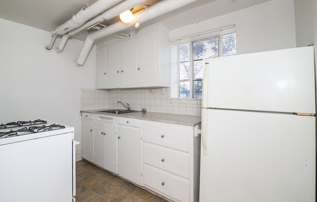 Studio, 1 bath, $1,000, Unit 20