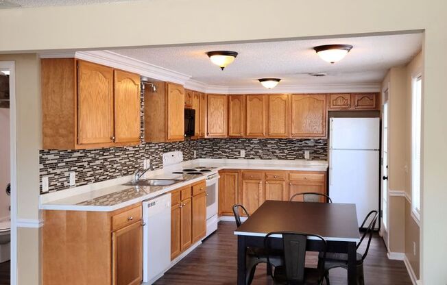 4 beds, 2 baths, 1,200 sqft, $3,280, Unit 2215 #53