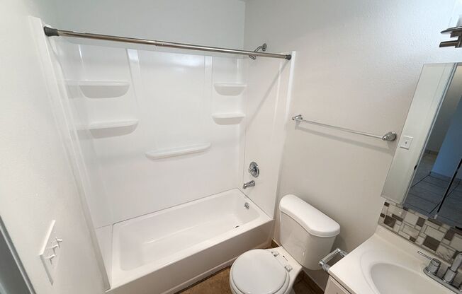 3 beds, 1.5 baths, 1,231 sqft, $2,295, Unit K1