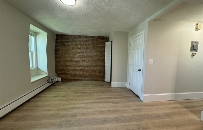 685 E 7 ST