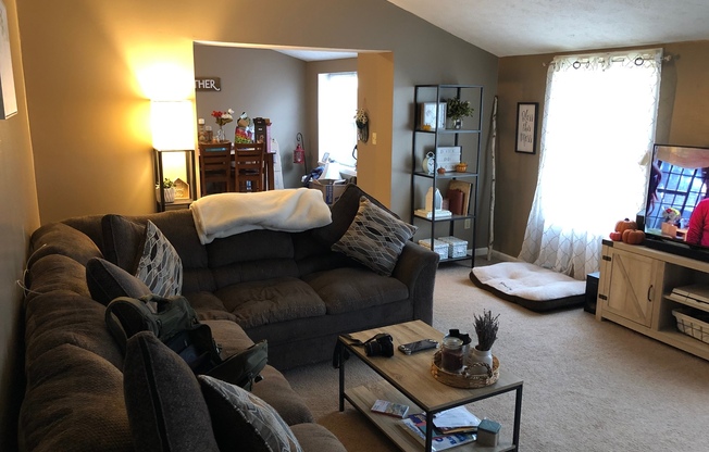 3 beds, 2 baths, $1,575