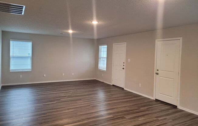 3 beds, 2 baths, $1,495