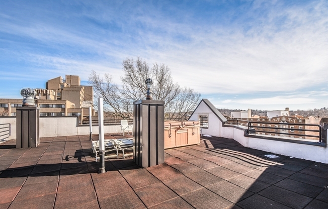 1 bed, 1 bath, 700 sqft, $3,100, Unit 610