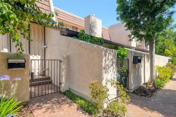22285 1/2 ERWIN ST