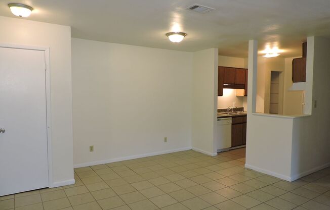 2 beds, 1 bath, $1,250, Unit Apt 24