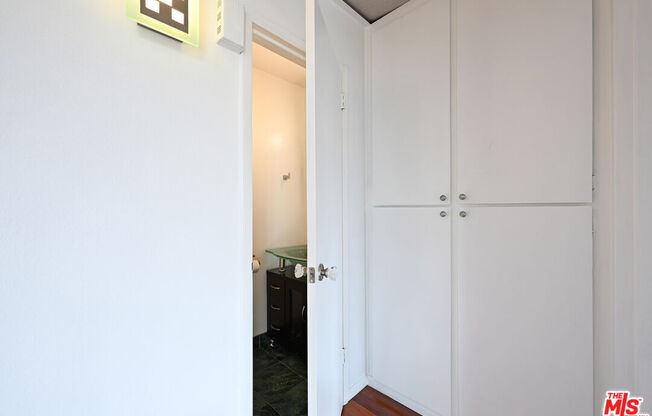 1 bed, 2 baths, 737 sqft, $3,150, Unit 424