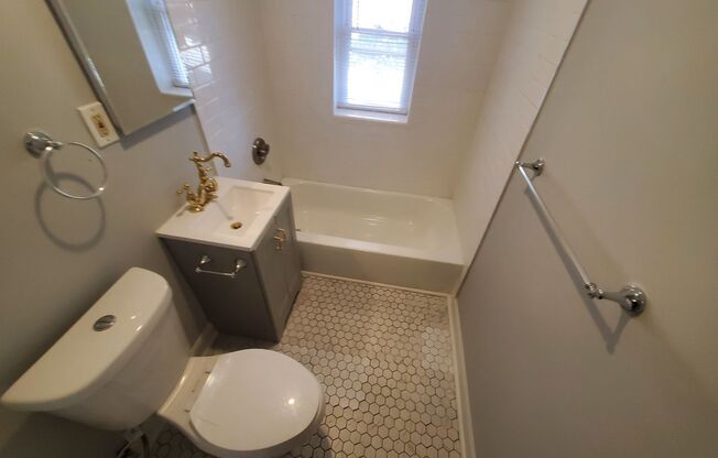 Studio, 1 bath, 405 sqft, $895, Unit 107