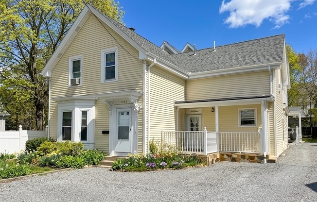 1084 CHESTNUT