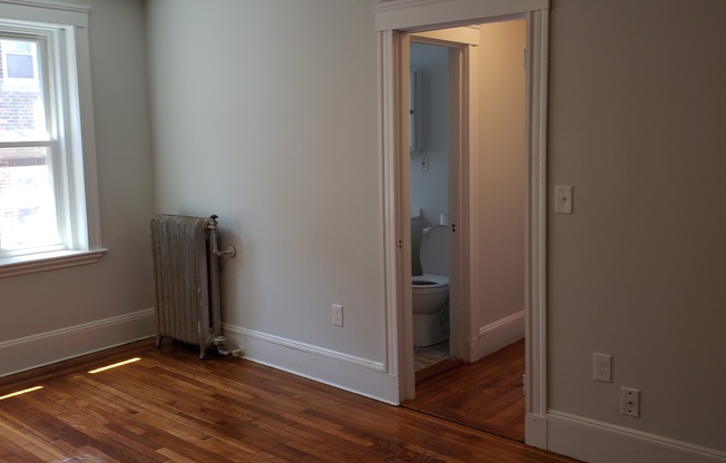 2 beds, 1 bath, $3,000, Unit 27