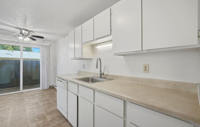 2 beds, 1 bath, 1,000 sqft, $1,275, Unit 11