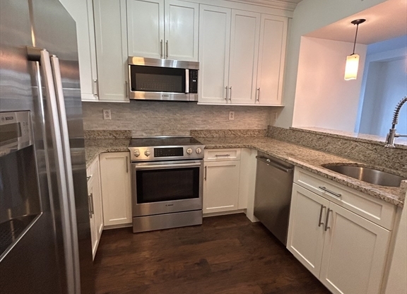 2 beds, 2 baths, 1,231 sqft, $3,100, Unit 214