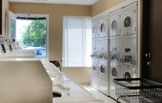 apartment community with Laundry Facilities