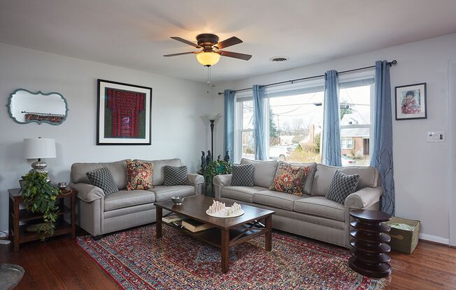 Silver Spring splendor with yard care INCLUDED