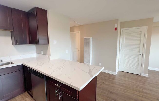 2 beds, 1 bath, $1,999, Unit 4394-05