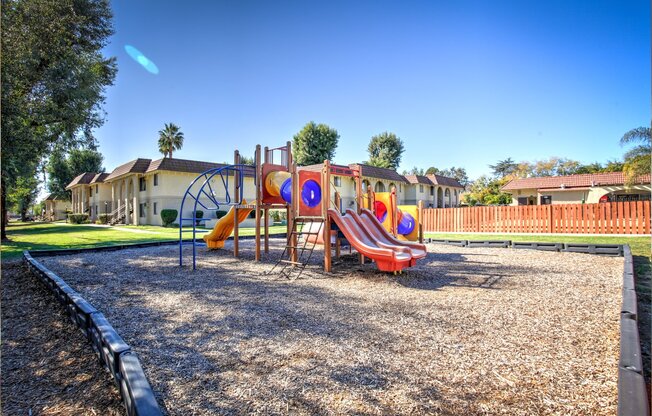 2 beds, 1 bath, 912 sqft, $2,250