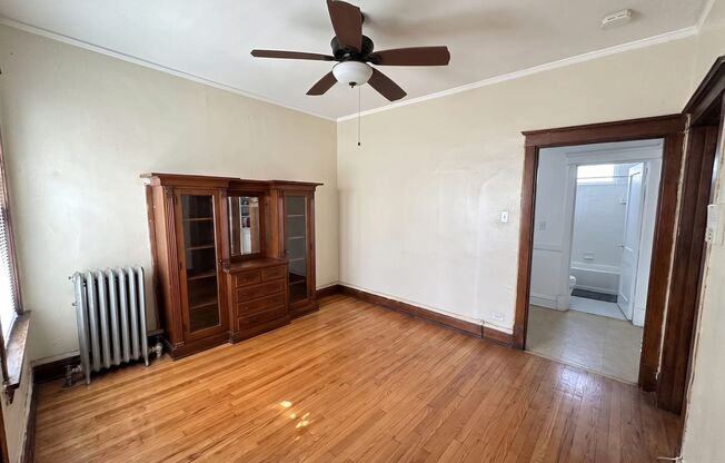 4824 Hutchinson