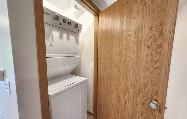 2 beds, 1 bath, 1,006 sqft, $1,230, Unit 3520 105
