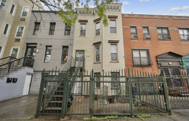 239 SUMPTER ST