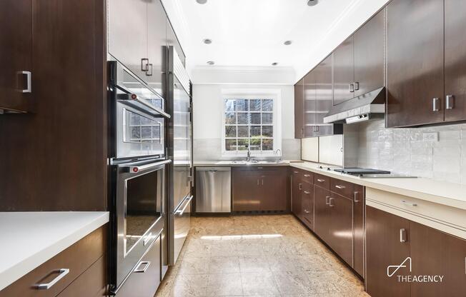335 W 70 ST