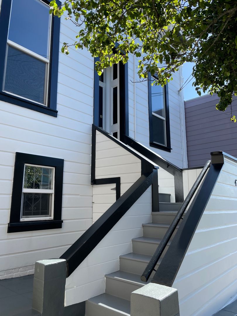 2 BR/1 BA Single Family Home, Spacious Kitchen, HDWD Floors, Backyard w/Deck, Bernal Heights Neighborhood