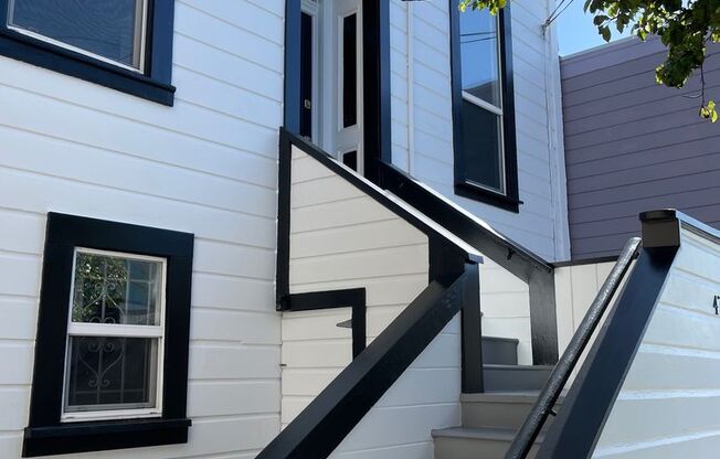 2 BR/1 BA Single Family Home, Spacious Kitchen, HDWD Floors, Backyard w/Deck, Bernal Heights Neighborhood