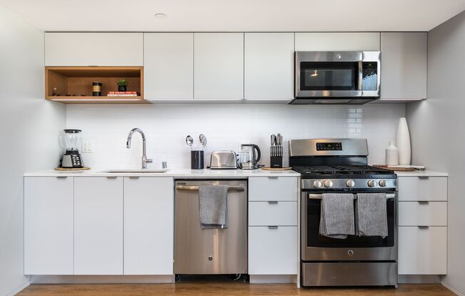 Studio, 1 bath, 552 sqft, $2,400, Unit 412